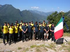 Deposizione di una corona d'alloro al Bivacco F. Arcioni
